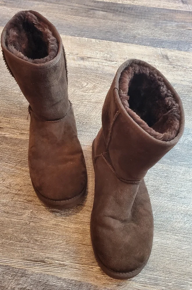 UGG classic short suede leather brownstone winter boots women size 9
